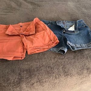 Two excellent condition 16w Gloria Vanderbilt shorts rel fit coral and denim.